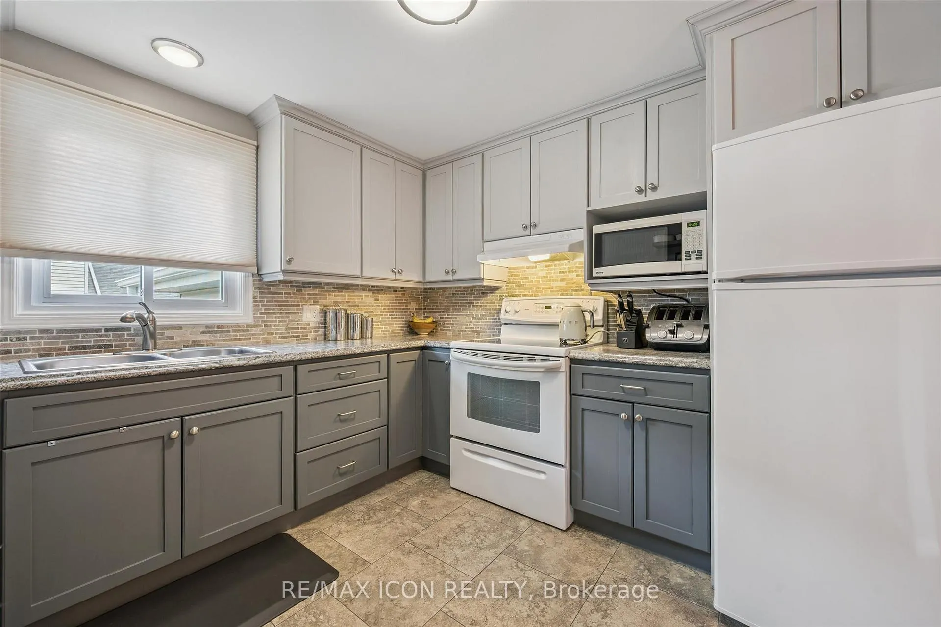 Photo 10 of 40 Abeles Avenue, Brant, Paris — HOMEH