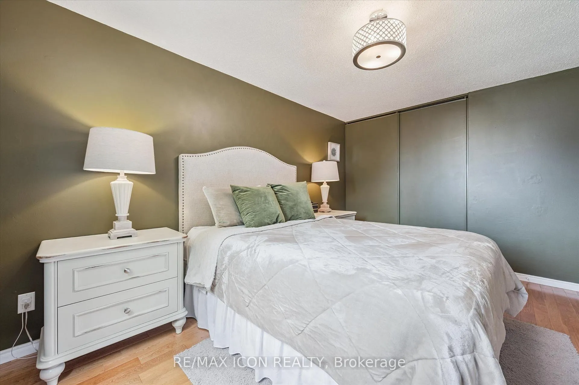 Photo 13 of 40 Abeles Avenue, Brant, Paris — HOMEH