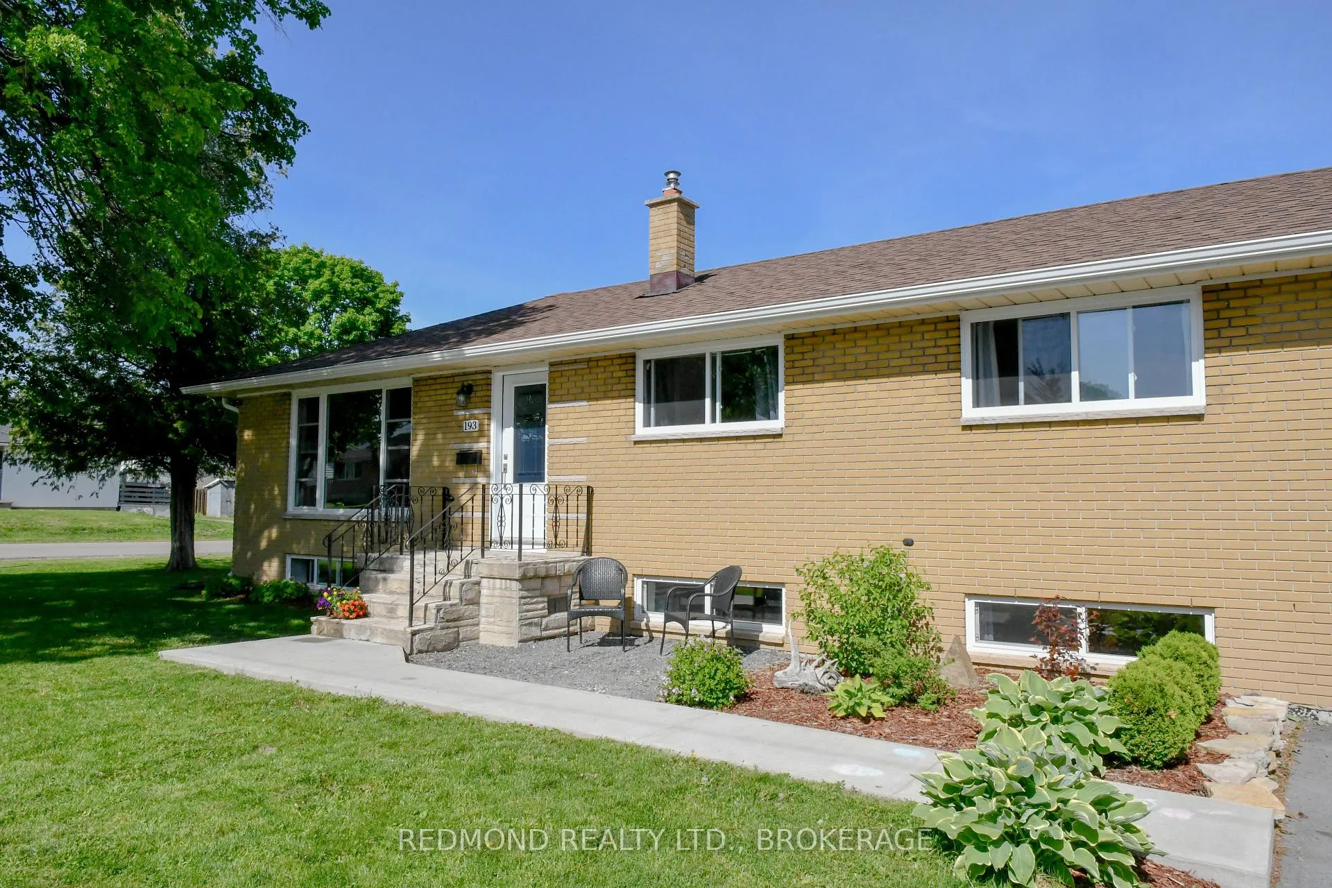 Photo 2 of 193 Elizabeth Drive, Gananoque — HOMEH