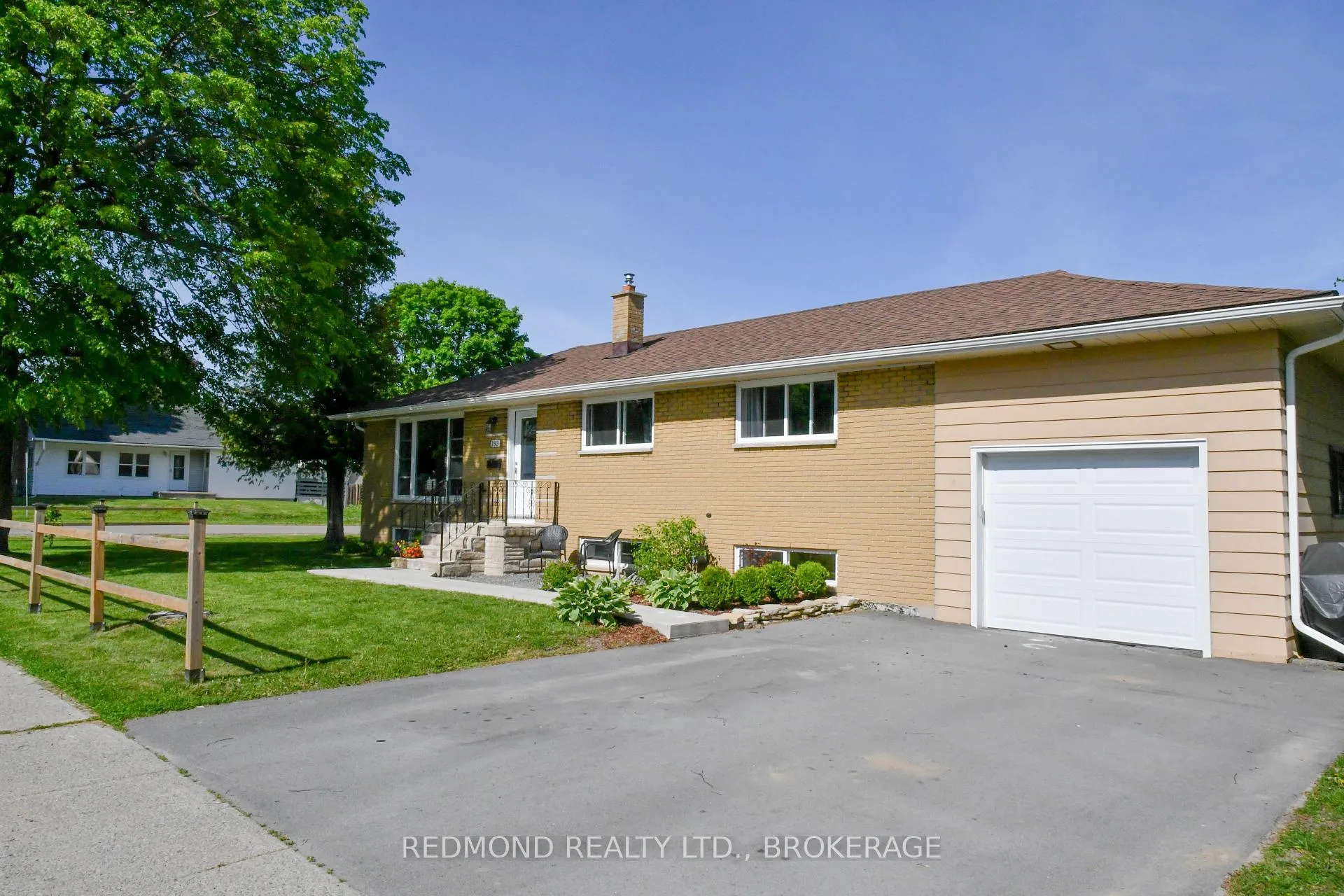 Photo 3 of 193 Elizabeth Drive, Gananoque — HOMEH