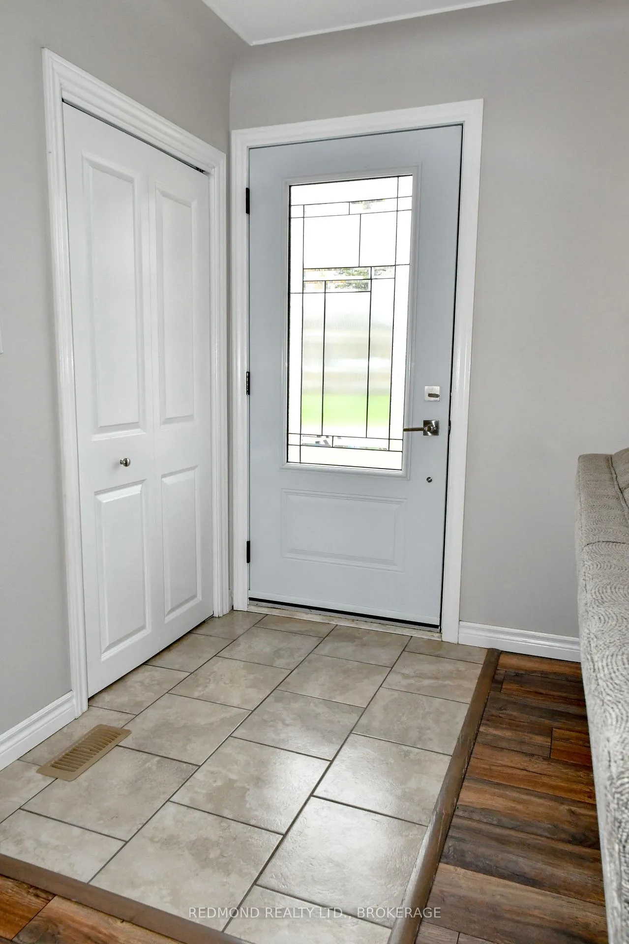 Photo 4 of 193 Elizabeth Drive, Gananoque — HOMEH
