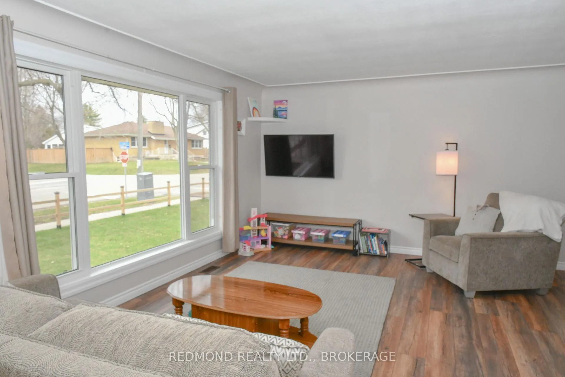 Photo 5 of 193 Elizabeth Drive, Gananoque — HOMEH
