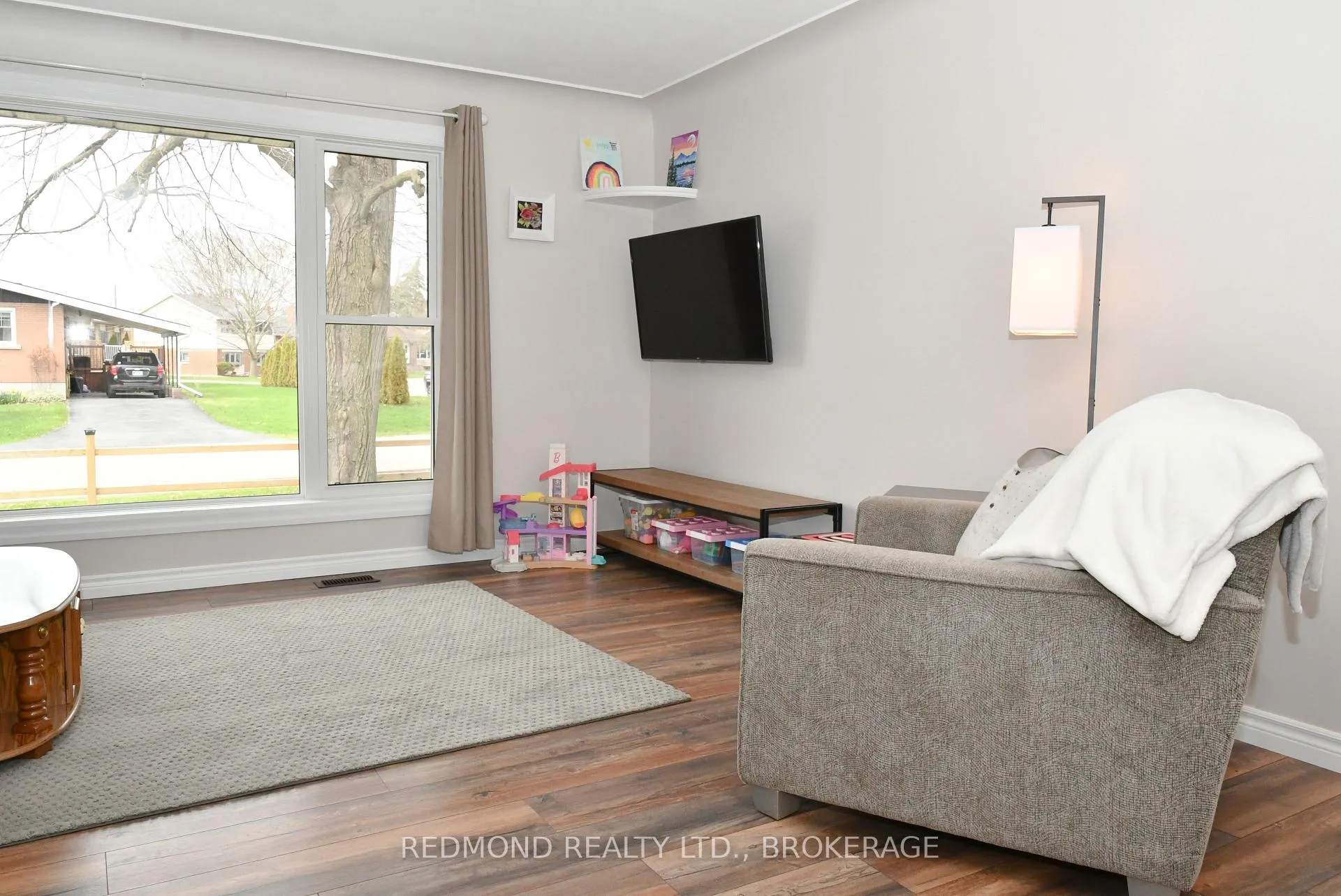 Photo 8 of 193 Elizabeth Drive, Gananoque — HOMEH