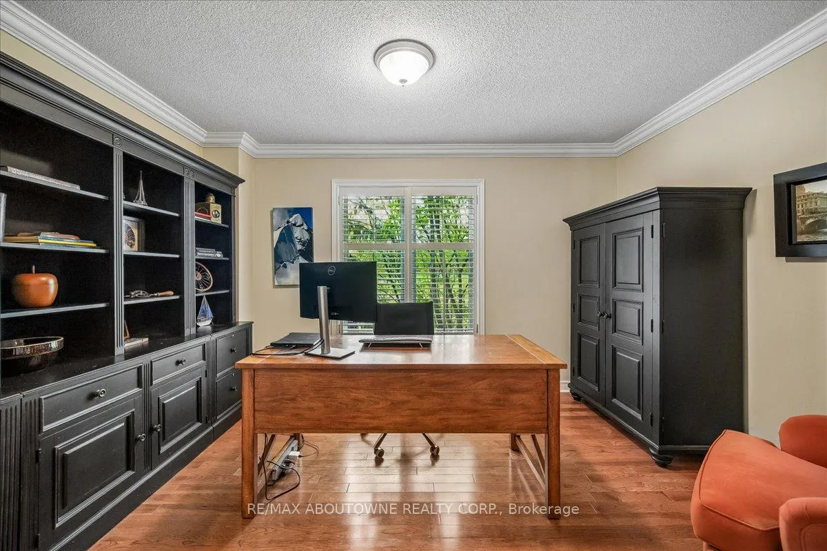 Photo 3 of 1053 Old Oak Drive, Oakville, West Oak Trails — HOMEH