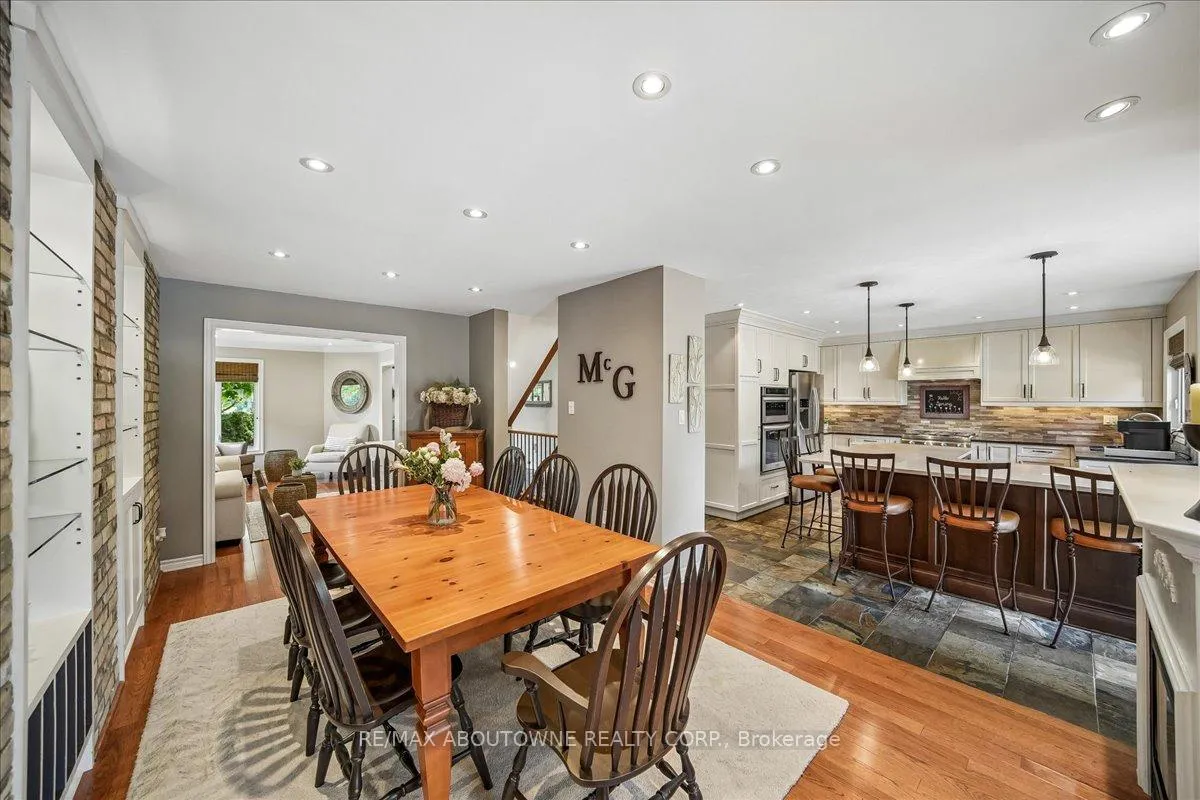 Photo 7 of 1053 Old Oak Drive, Oakville, West Oak Trails — HOMEH