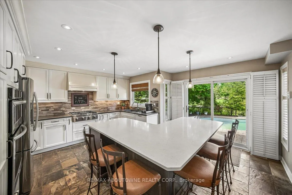 Photo 9 of 1053 Old Oak Drive, Oakville, West Oak Trails — HOMEH