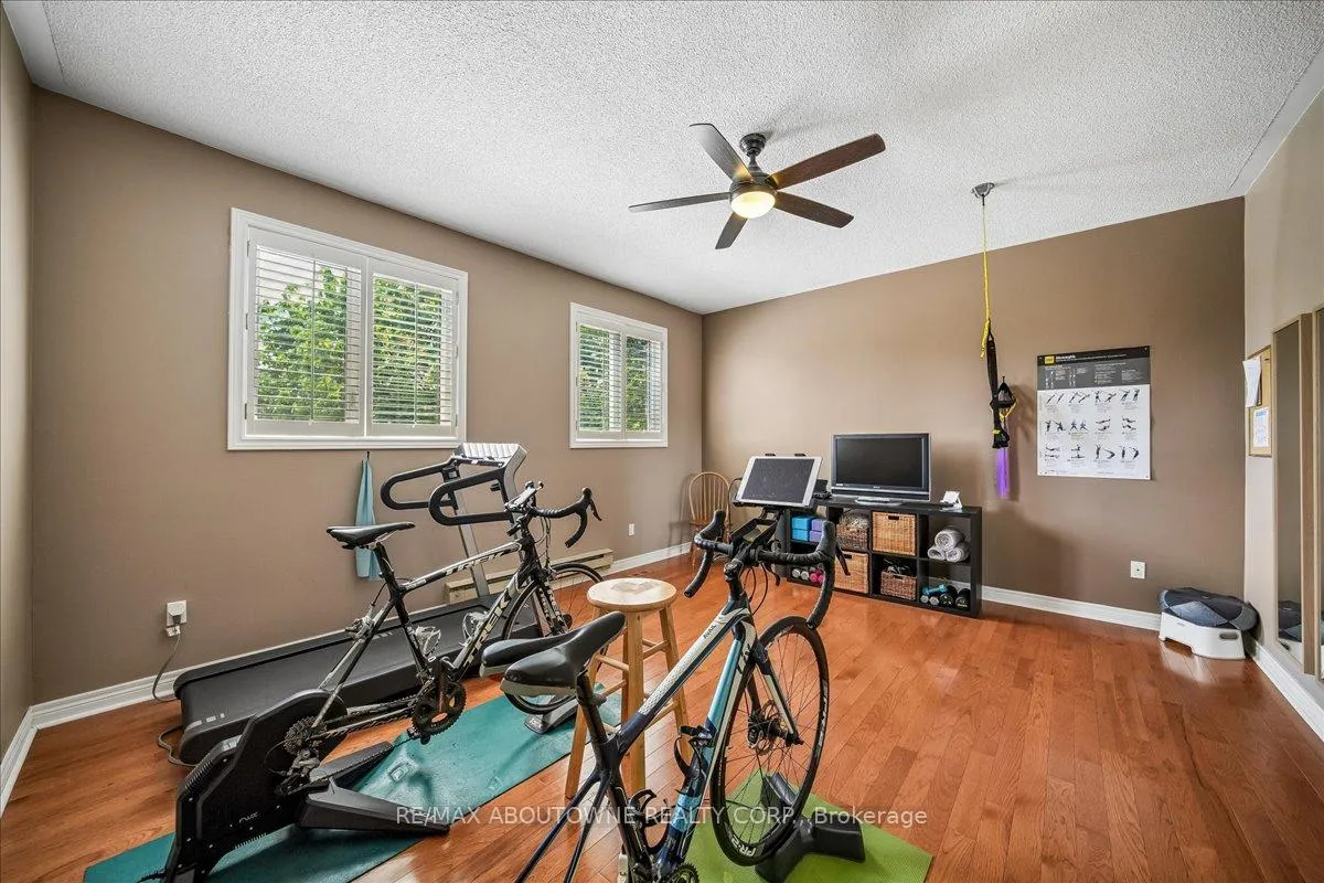 Photo 13 of 1053 Old Oak Drive, Oakville, West Oak Trails — HOMEH