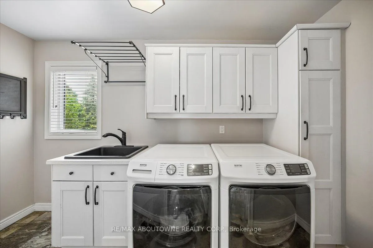 Photo 14 of 1053 Old Oak Drive, Oakville, West Oak Trails — HOMEH