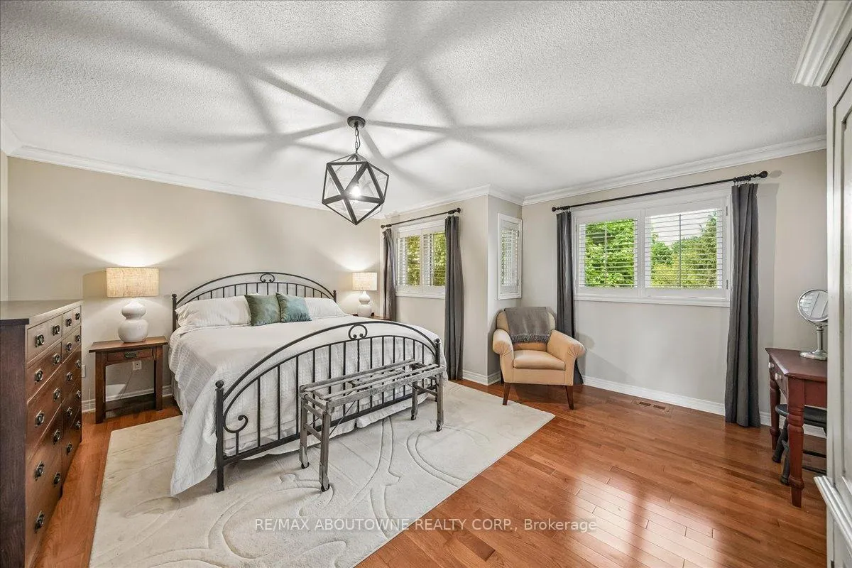Photo 15 of 1053 Old Oak Drive, Oakville, West Oak Trails — HOMEH