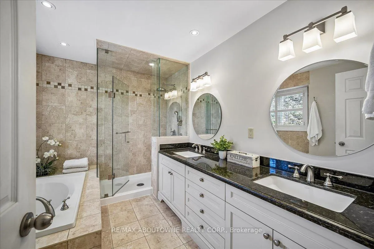 Photo 16 of 1053 Old Oak Drive, Oakville, West Oak Trails — HOMEH