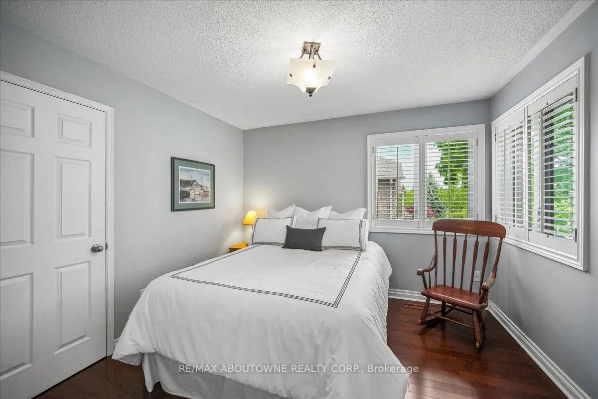 Photo 21 of 1053 Old Oak Drive, Oakville, West Oak Trails — HOMEH