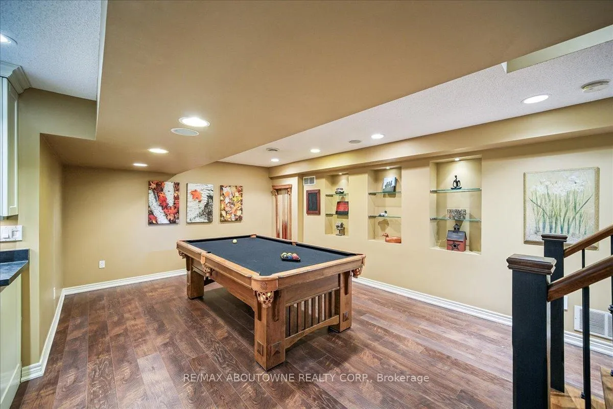 Photo 22 of 1053 Old Oak Drive, Oakville, West Oak Trails — HOMEH