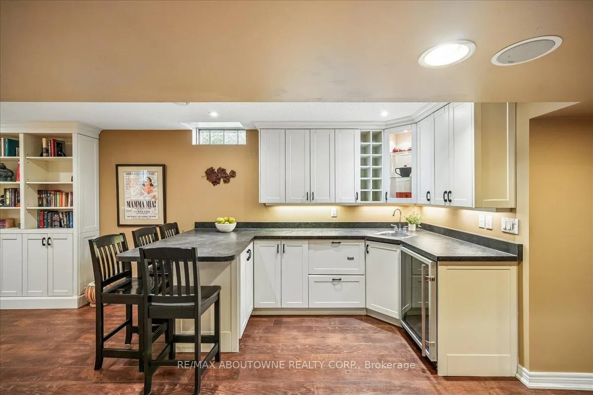 Photo 23 of 1053 Old Oak Drive, Oakville, West Oak Trails — HOMEH