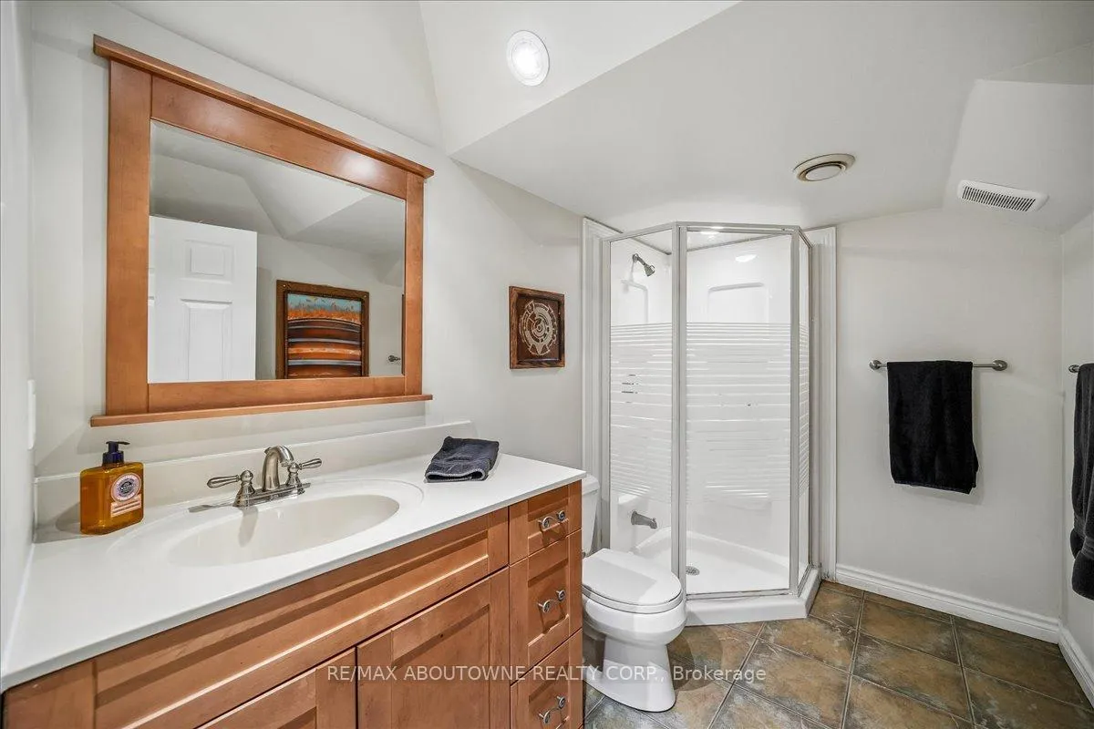 Photo 27 of 1053 Old Oak Drive, Oakville, West Oak Trails — HOMEH