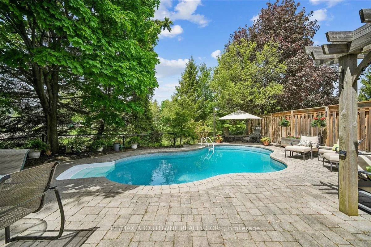 Photo 28 of 1053 Old Oak Drive, Oakville, West Oak Trails — HOMEH