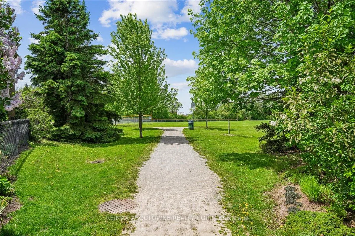 Photo 31 of 1053 Old Oak Drive, Oakville, West Oak Trails — HOMEH