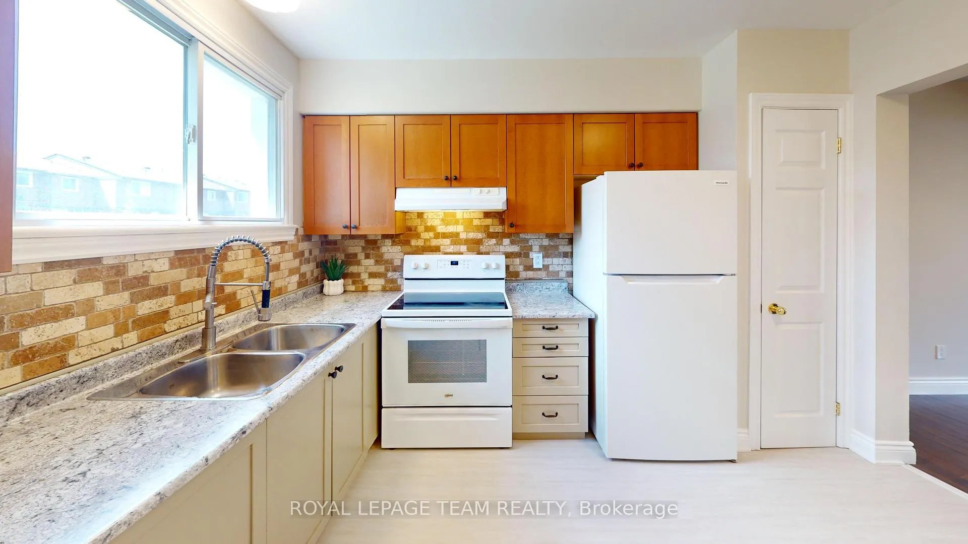Photo 3 of Unit 40, 19 Glencoe Street, Ottawa, Arlington Woods — HOMEH
