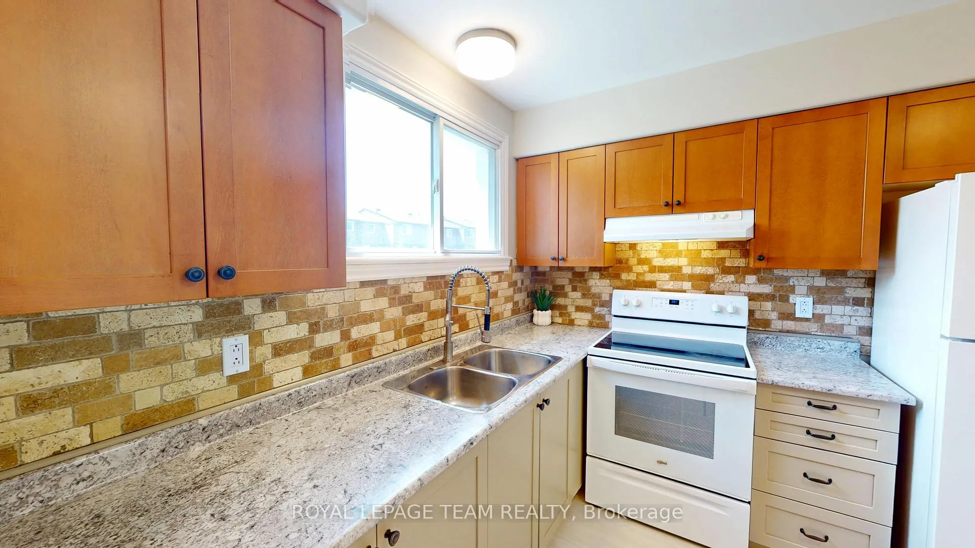 Photo 4 of Unit 40, 19 Glencoe Street, Ottawa, Arlington Woods — HOMEH