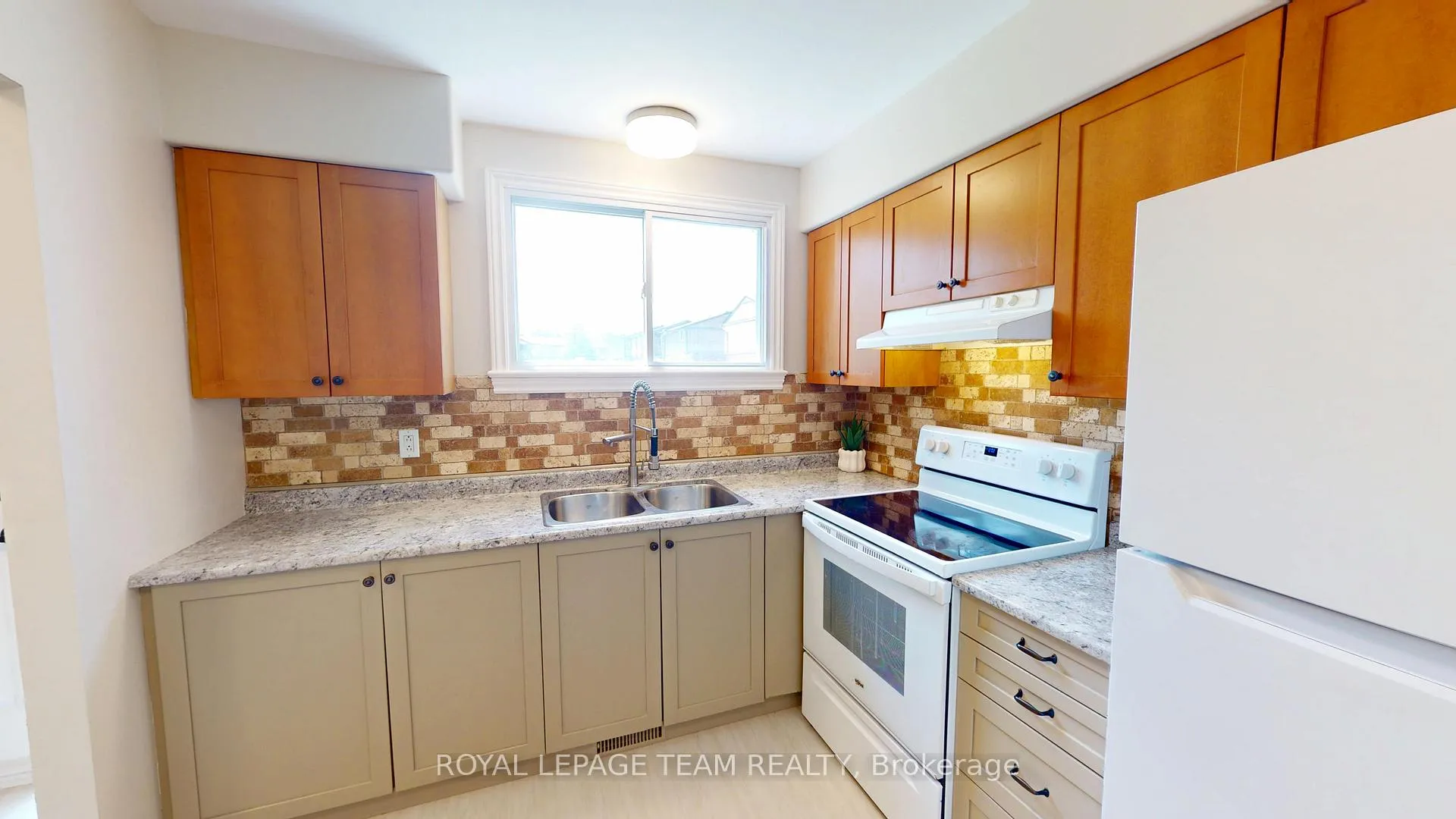 Photo 5 of Unit 40, 19 Glencoe Street, Ottawa, Arlington Woods — HOMEH