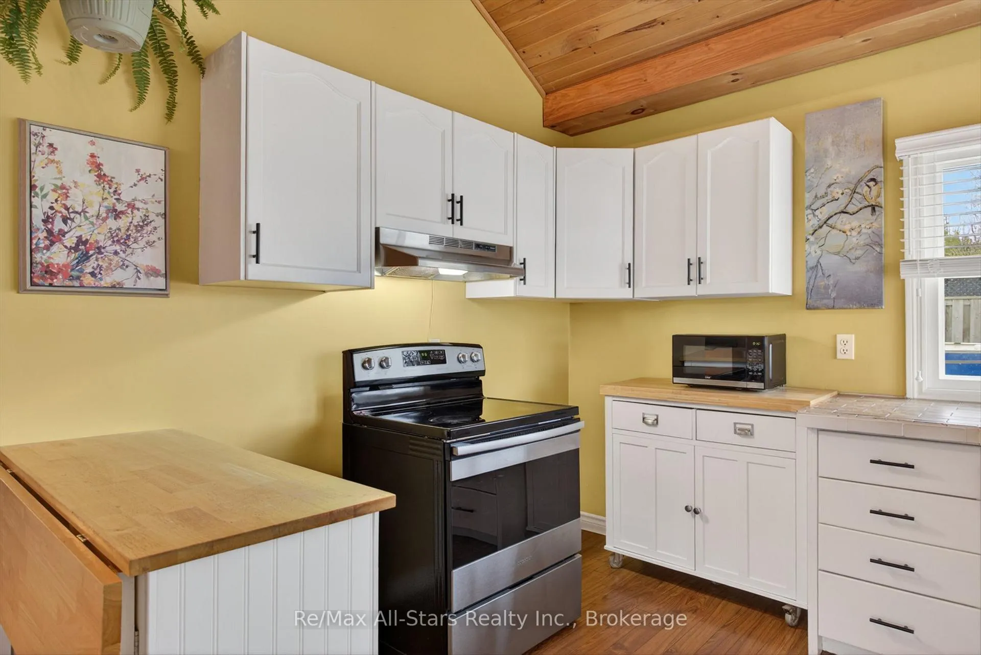 Photo 10 of 2 Elder Street, Kawartha Lakes, Fenelon — HOMEH