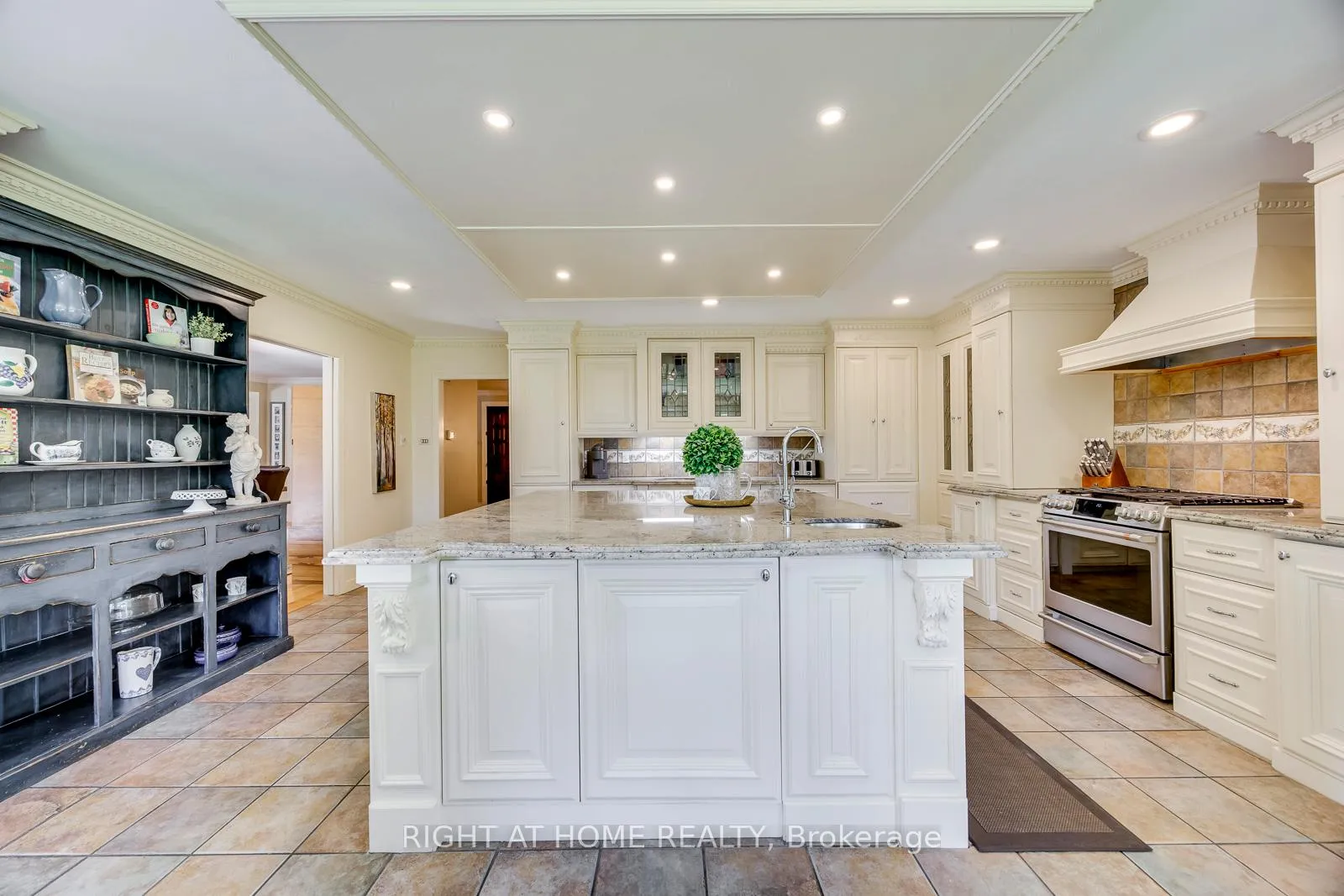 Photo 10 of 5290 Creditview Road, Mississauga, East Credit — HOMEH