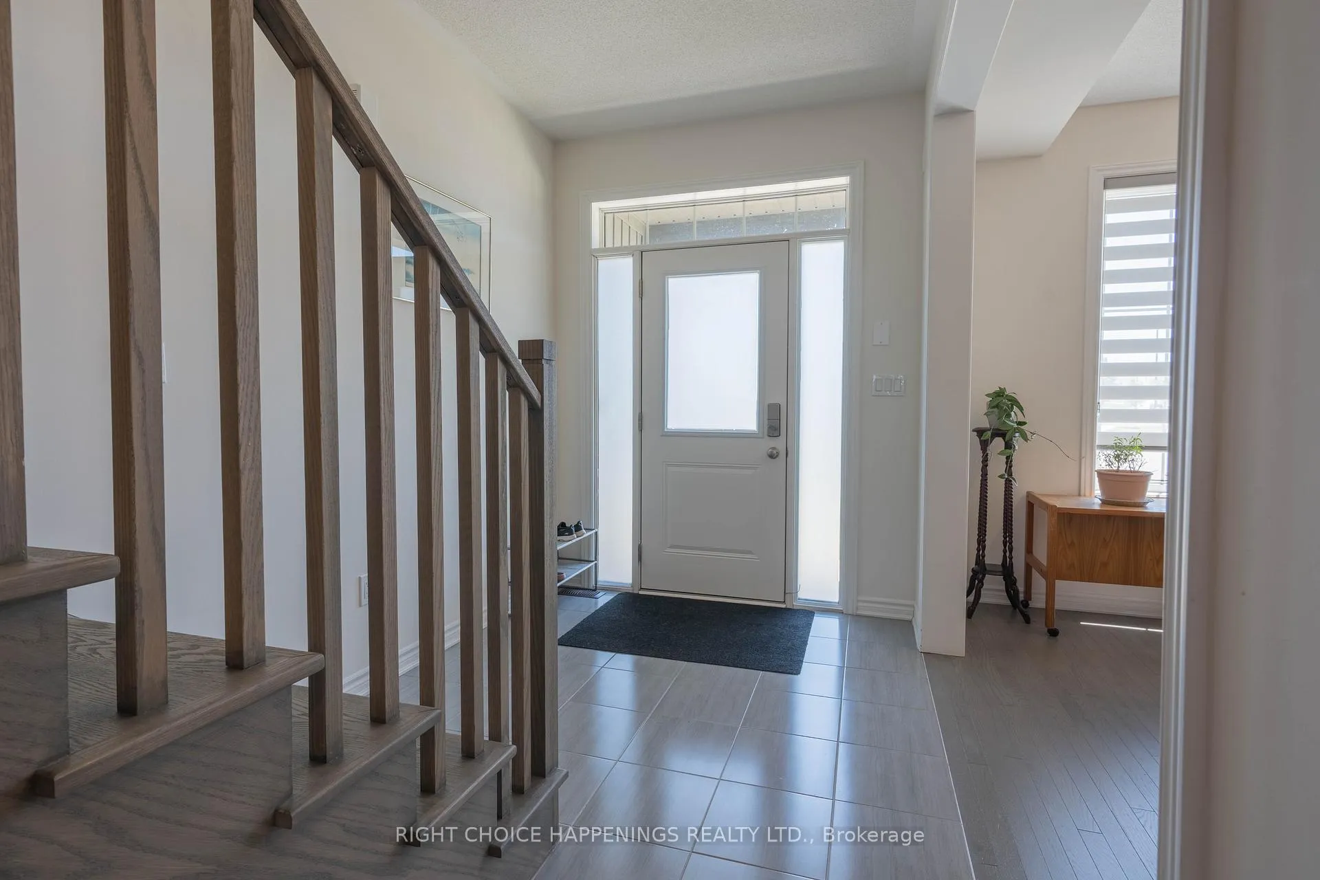 Photo 5 of 70 Oriole Crescent, Port Colborne, Main Street — HOMEH