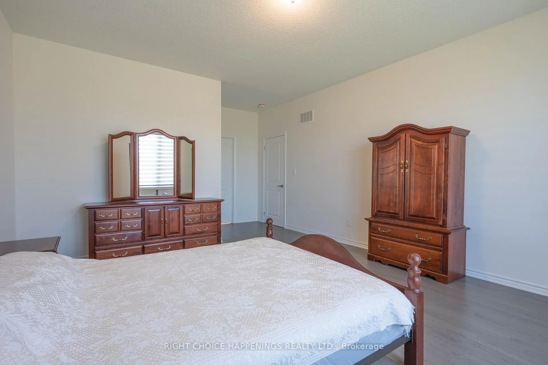 Photo 14 of 70 Oriole Crescent, Port Colborne, Main Street — HOMEH