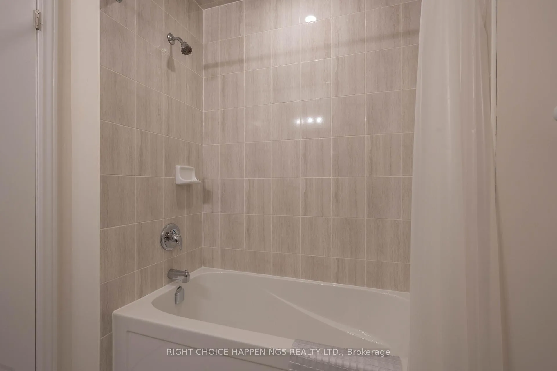 Photo 21 of 70 Oriole Crescent, Port Colborne, Main Street — HOMEH