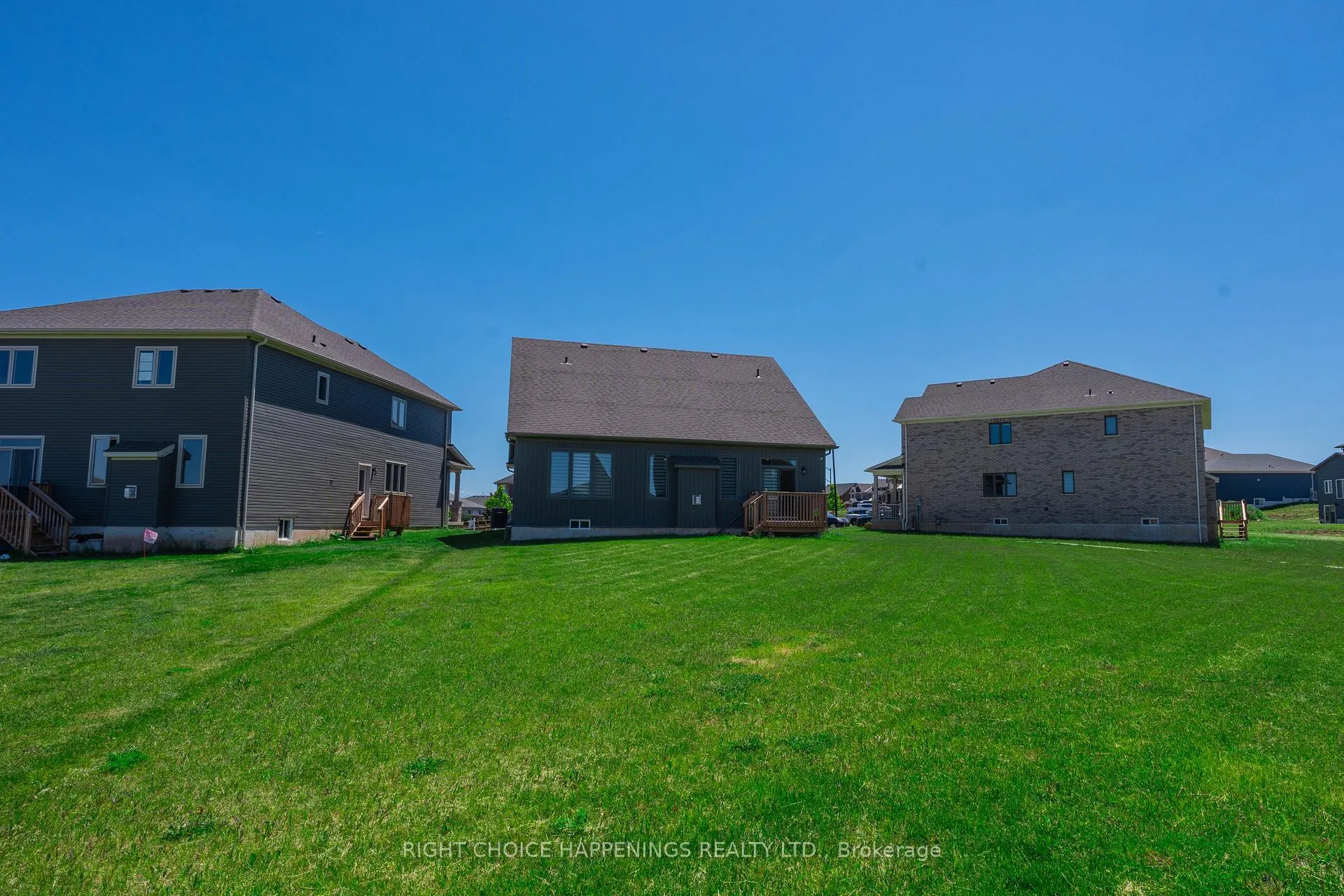 Photo 24 of 70 Oriole Crescent, Port Colborne, Main Street — HOMEH