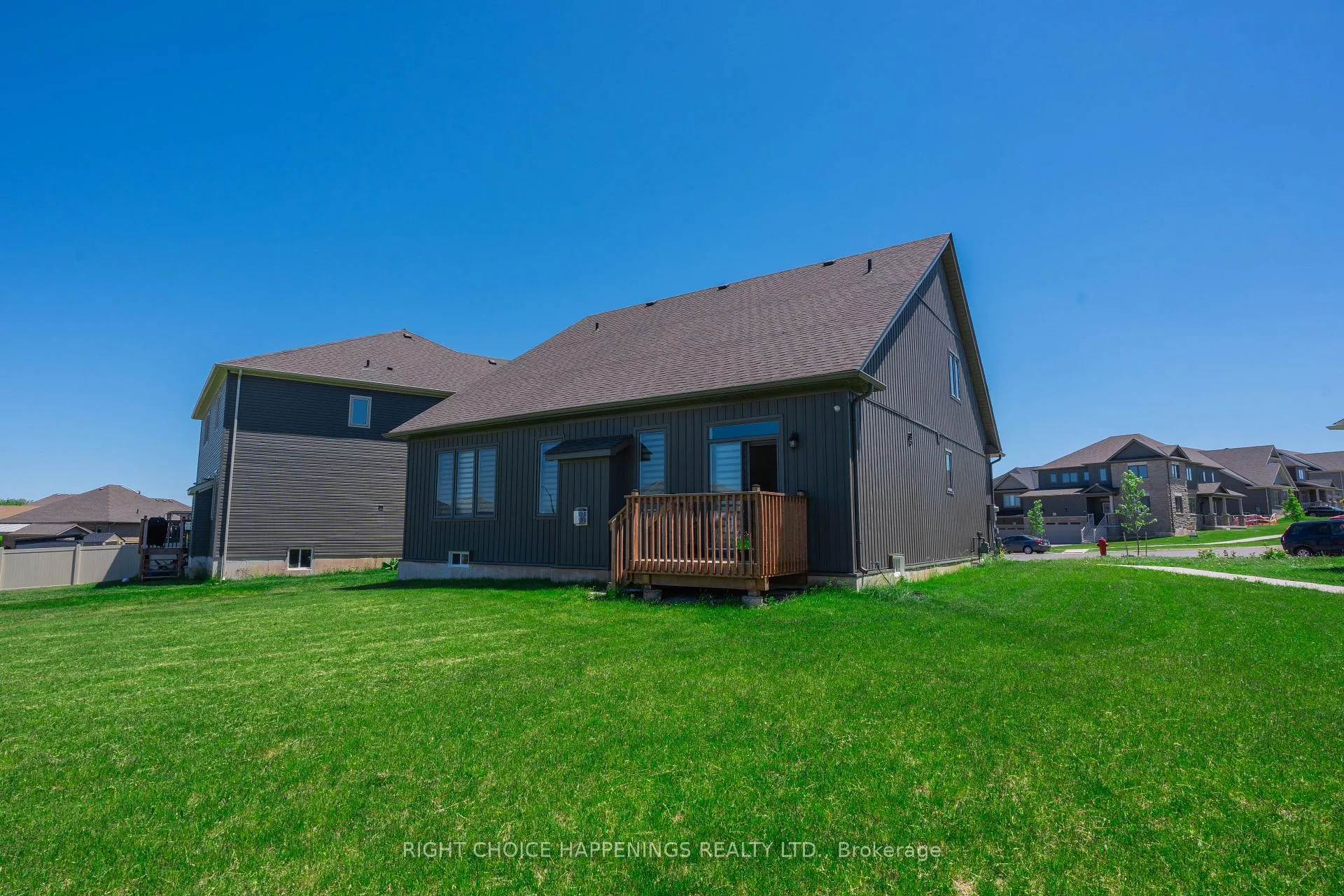 Photo 25 of 70 Oriole Crescent, Port Colborne, Main Street — HOMEH