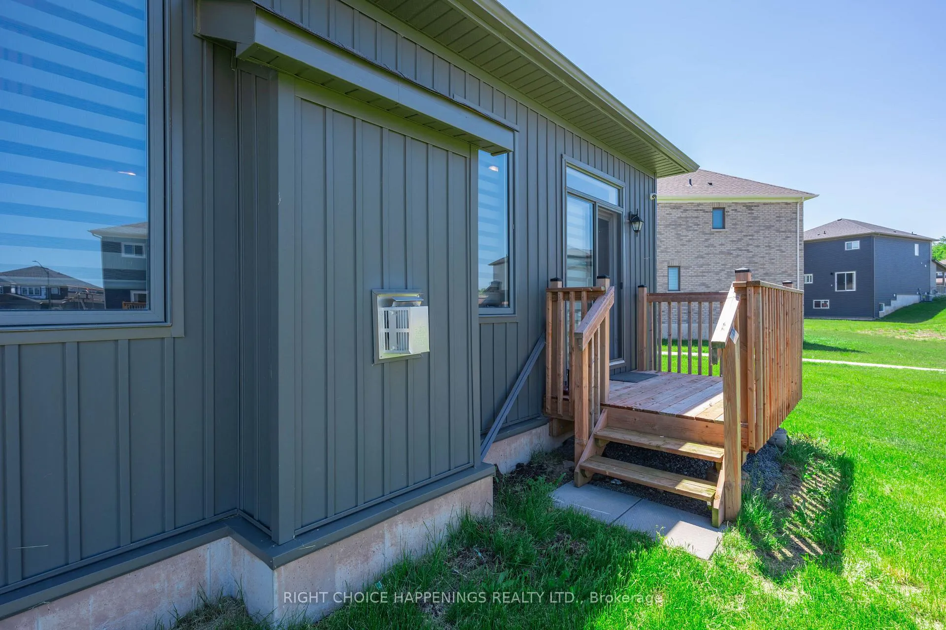 Photo 27 of 70 Oriole Crescent, Port Colborne, Main Street — HOMEH