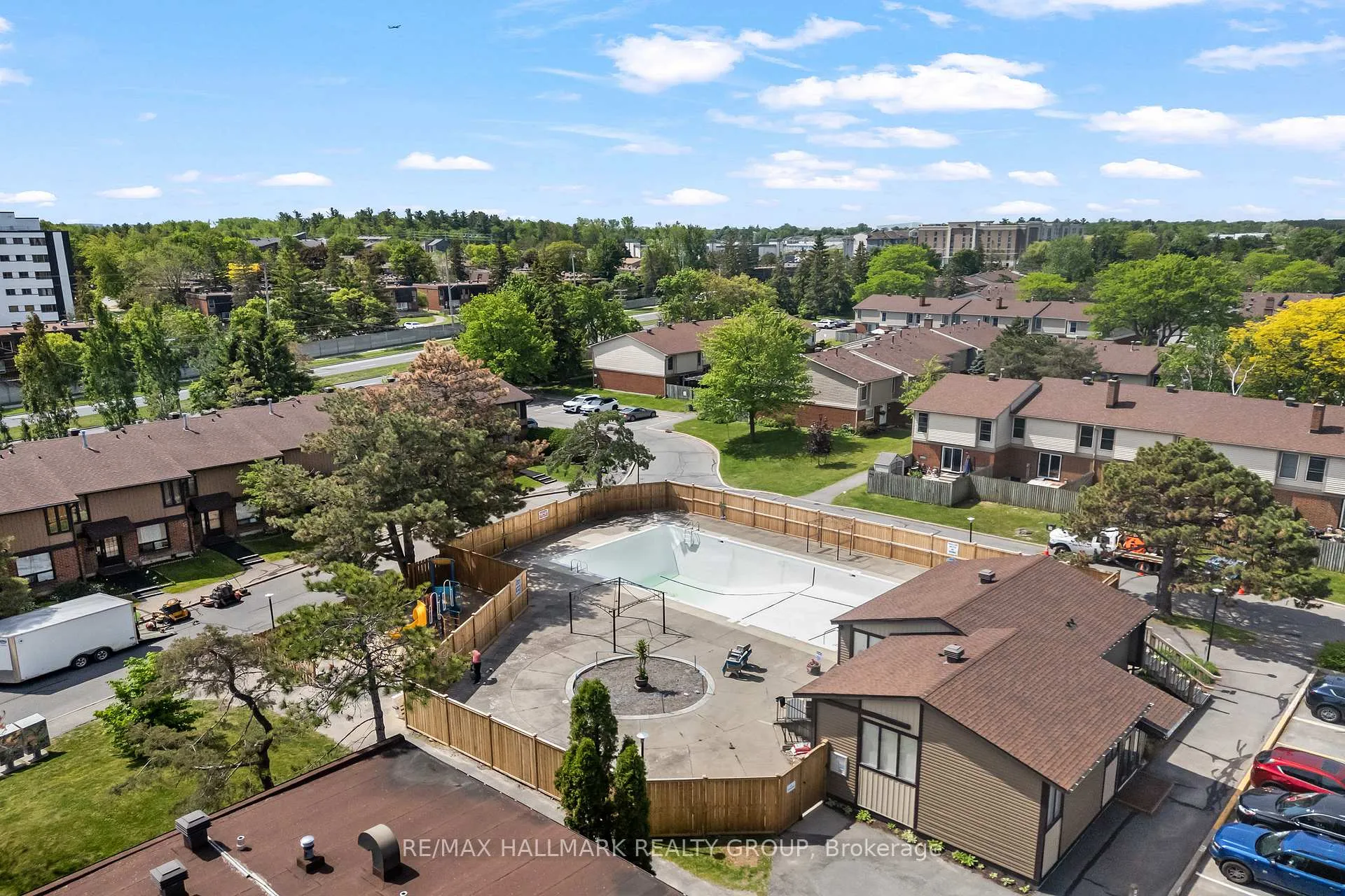 Photo 3 of Unit 41, 890 Cahill Drive W, Ottawa, Hunt Club — HOMEH