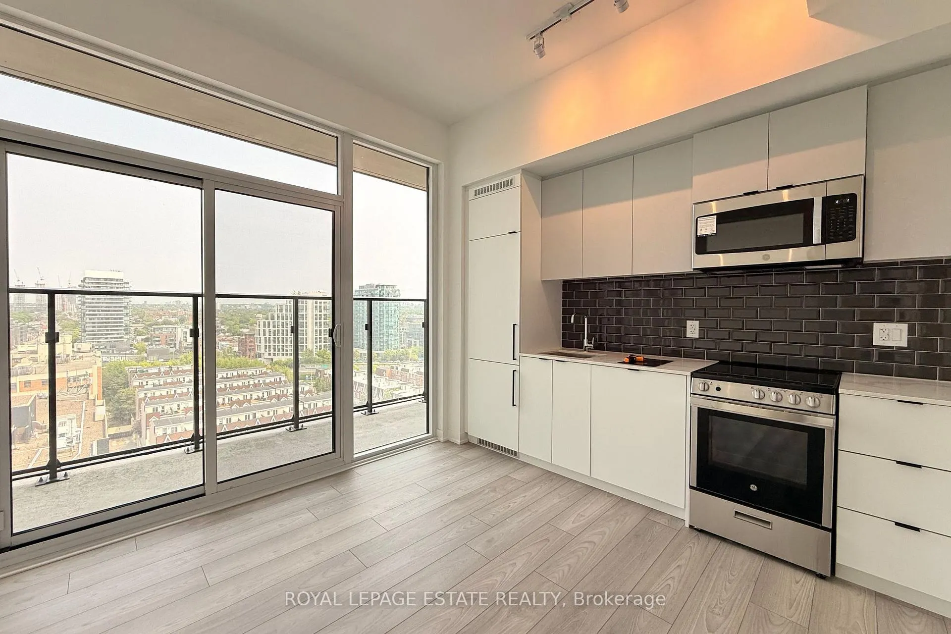 Photo 5 of Unit 1201, 285 Dufferin Street, Toronto, South Parkdale — HOMEH