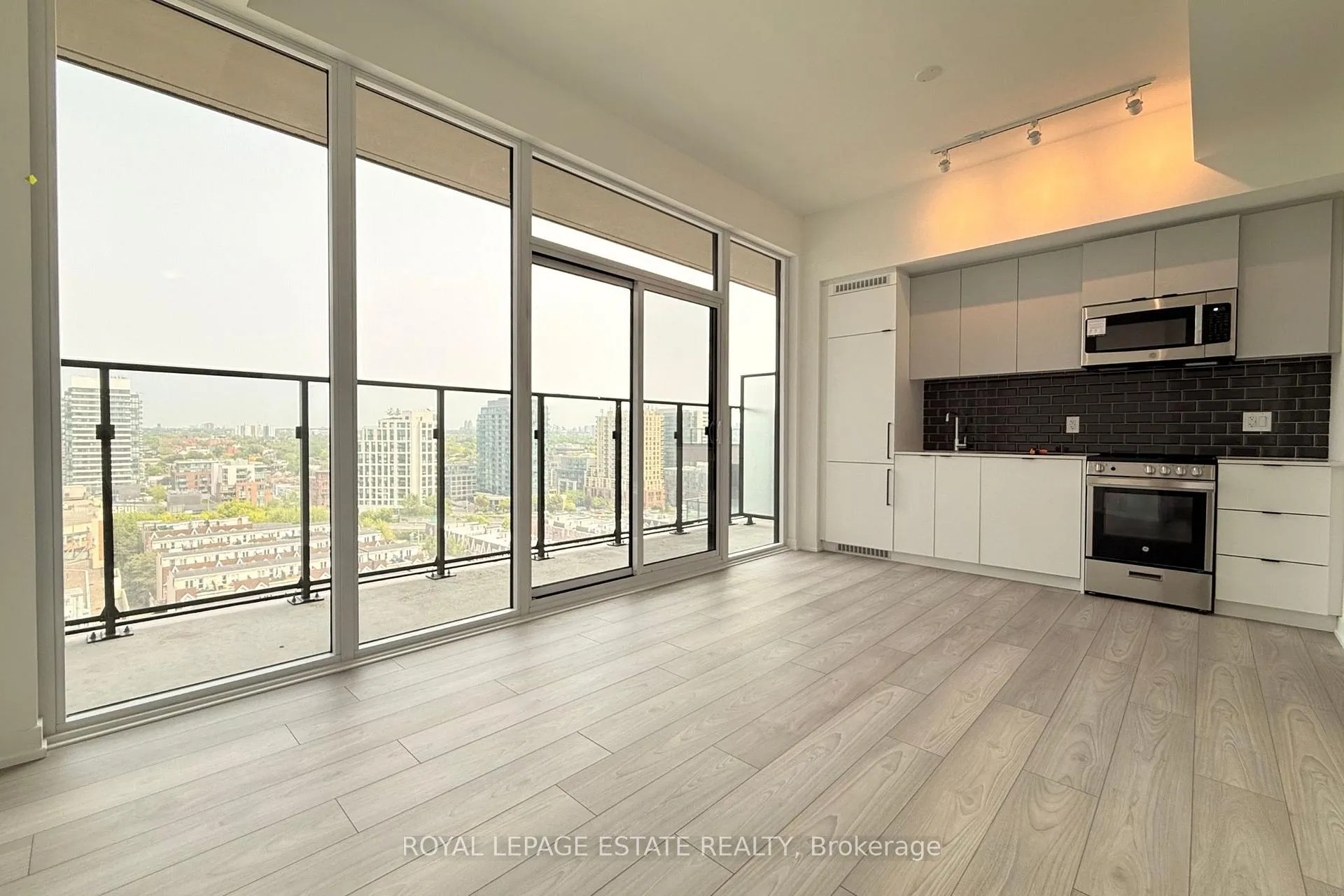 Photo 9 of Unit 1201, 285 Dufferin Street, Toronto, South Parkdale — HOMEH