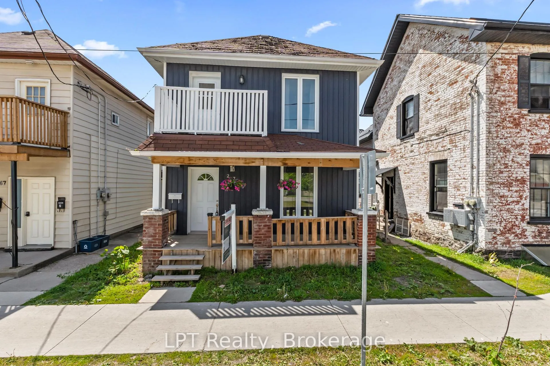 Front of 273 Bethune Street