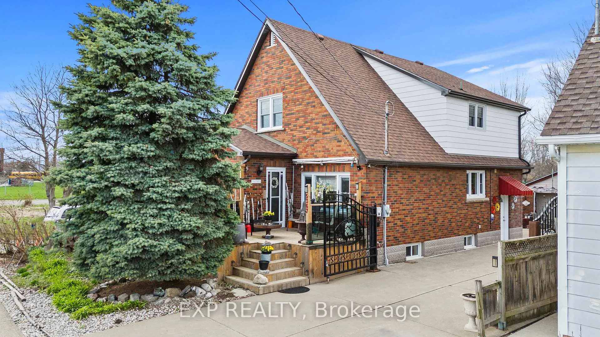 Photo 2 of 5367 Kitchener Street, Niagara Falls, Clifton Hill — HOMEH