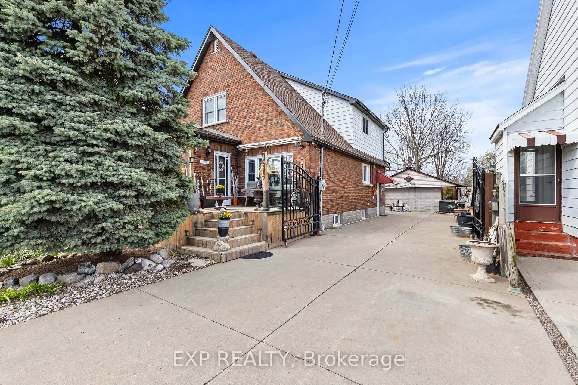 Photo 3 of 5367 Kitchener Street, Niagara Falls, Clifton Hill — HOMEH