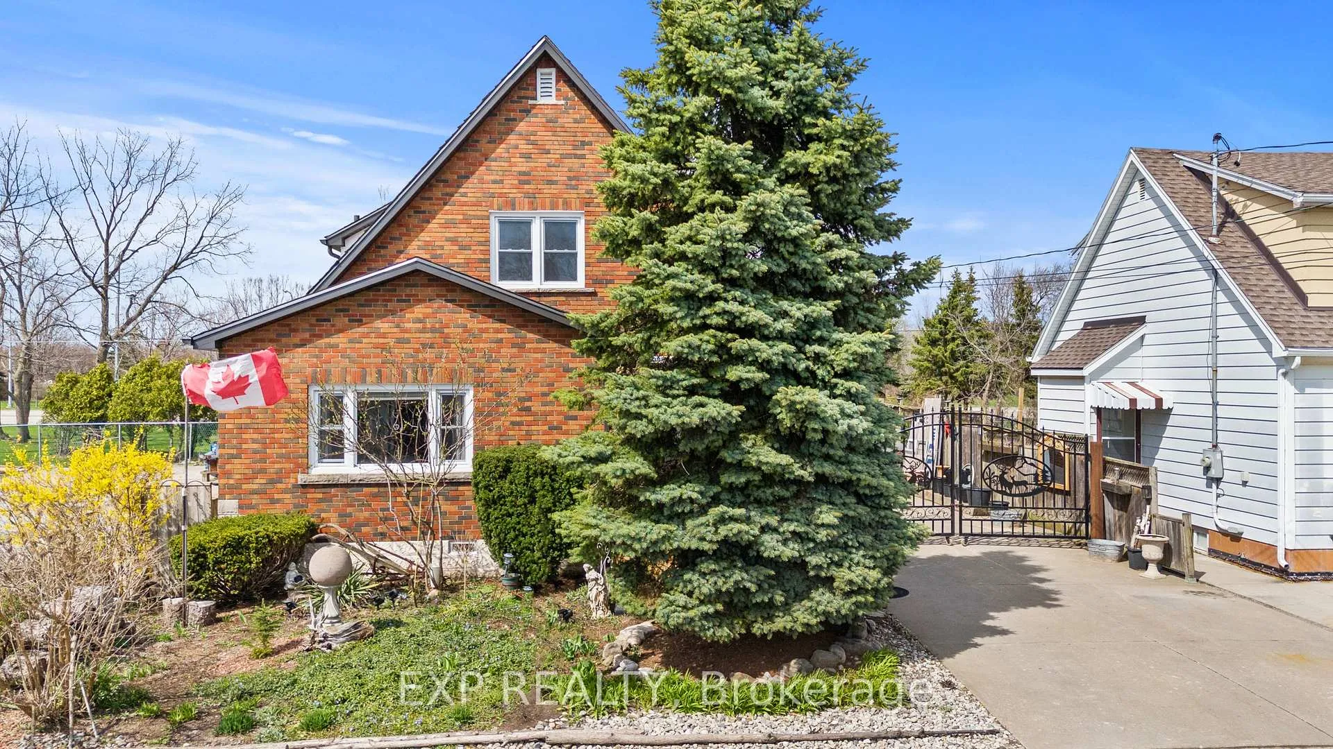 Photo 4 of 5367 Kitchener Street, Niagara Falls, Clifton Hill — HOMEH
