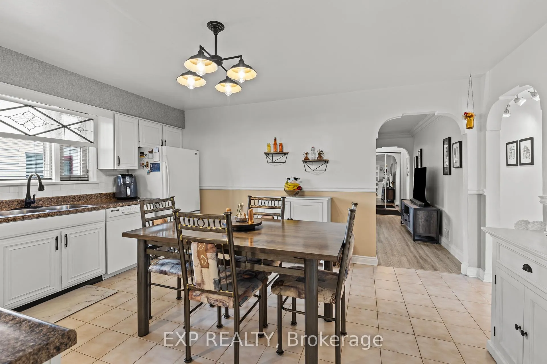 Photo 10 of 5367 Kitchener Street, Niagara Falls, Clifton Hill — HOMEH