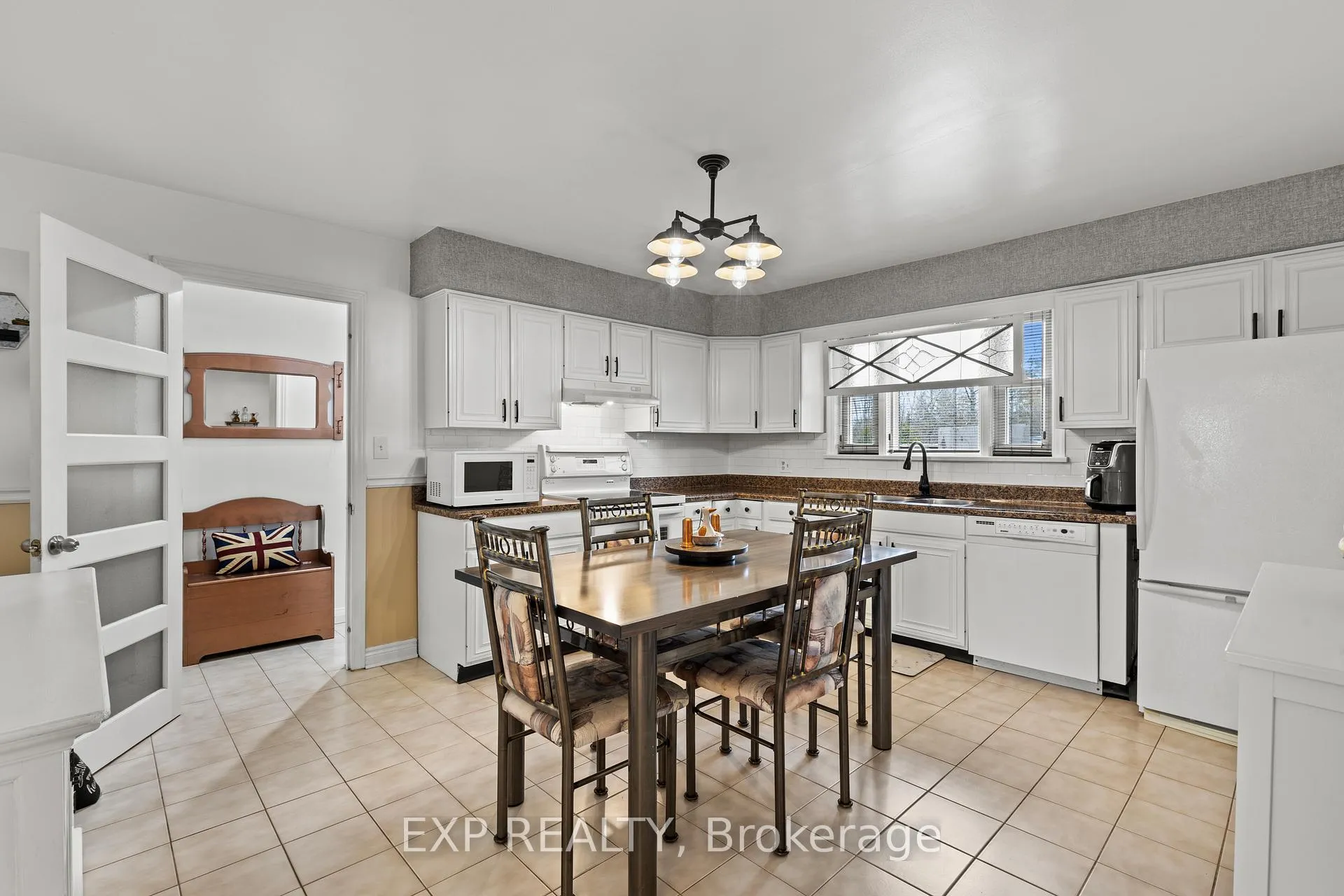 Photo 11 of 5367 Kitchener Street, Niagara Falls, Clifton Hill — HOMEH