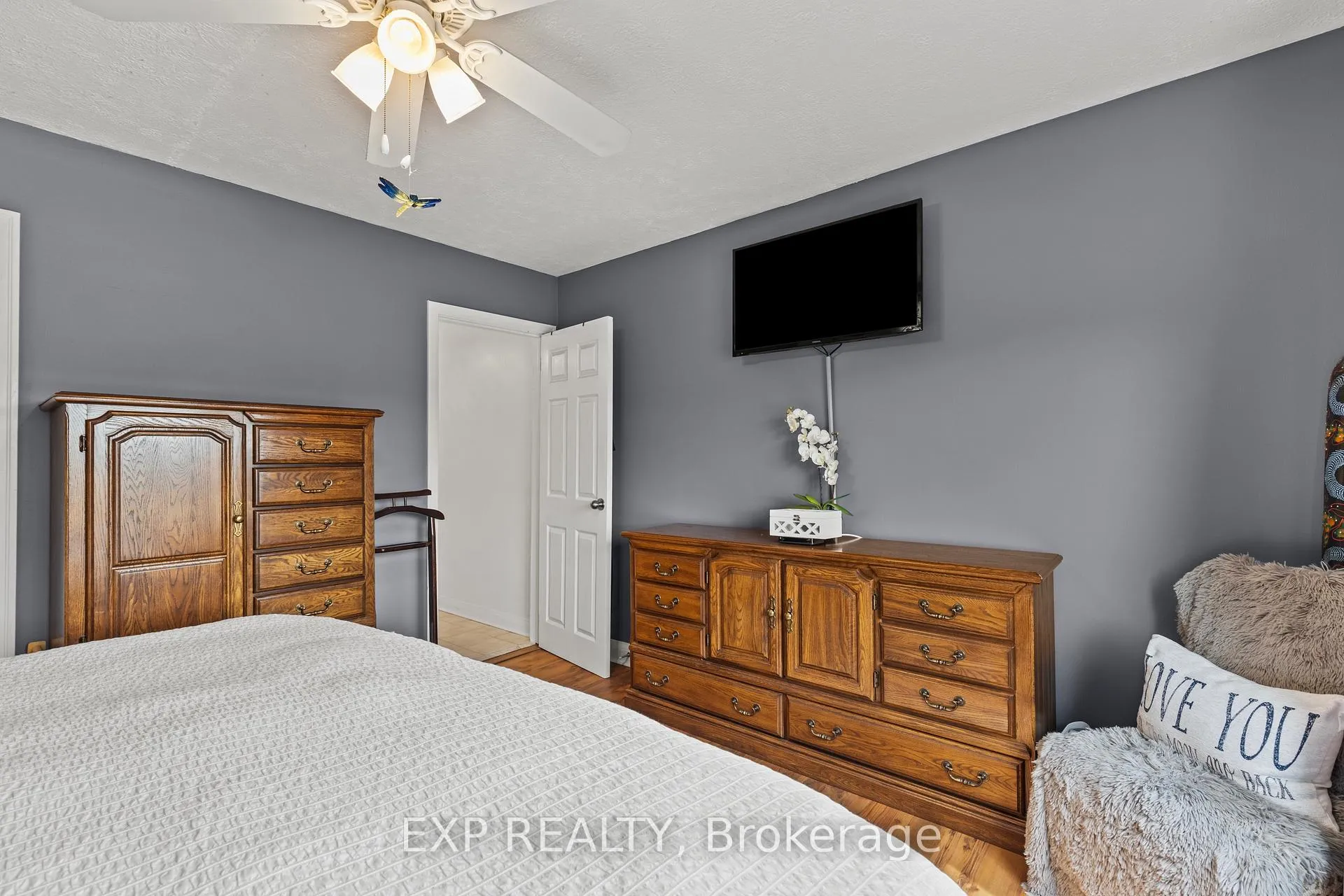 Photo 17 of 5367 Kitchener Street, Niagara Falls, Clifton Hill — HOMEH