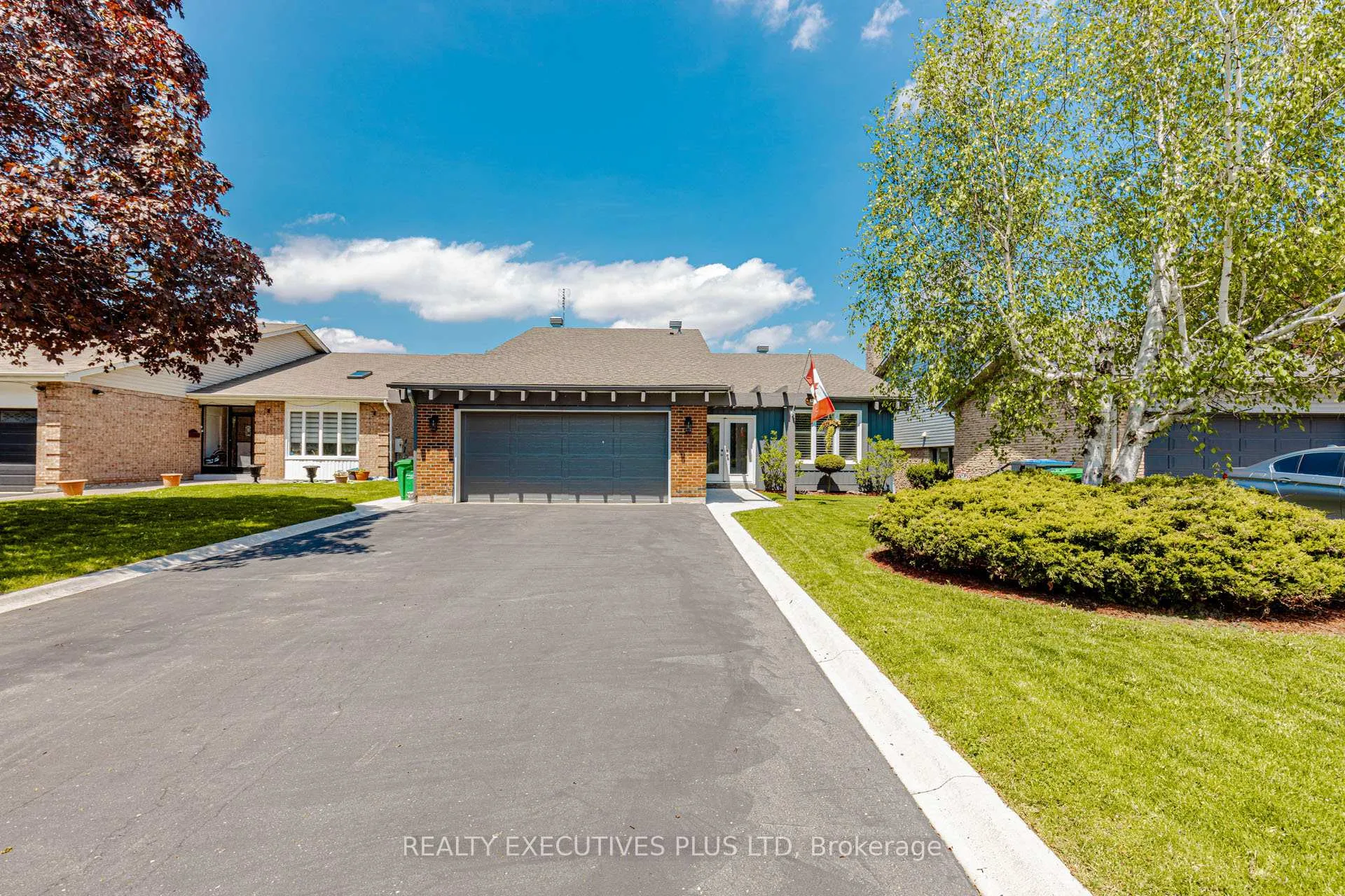 Photo 2 of 12 Maidstone Crescent, Brampton, Central Park — HOMEH