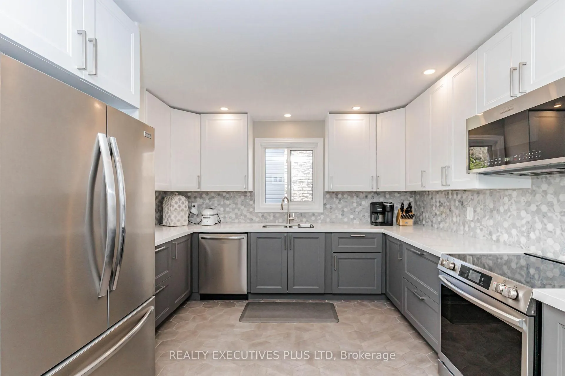 Photo 14 of 12 Maidstone Crescent, Brampton, Central Park — HOMEH