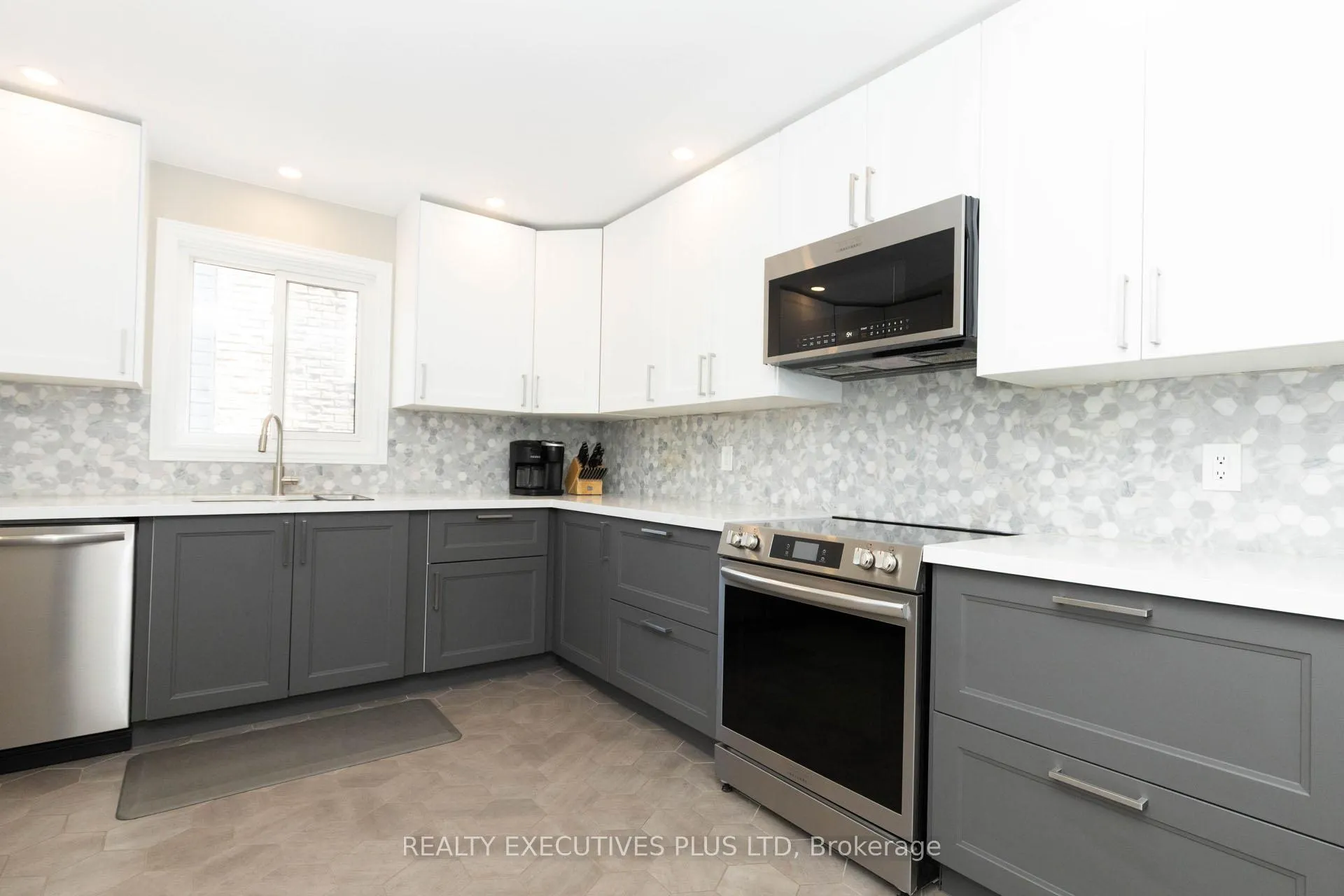 Photo 15 of 12 Maidstone Crescent, Brampton, Central Park — HOMEH