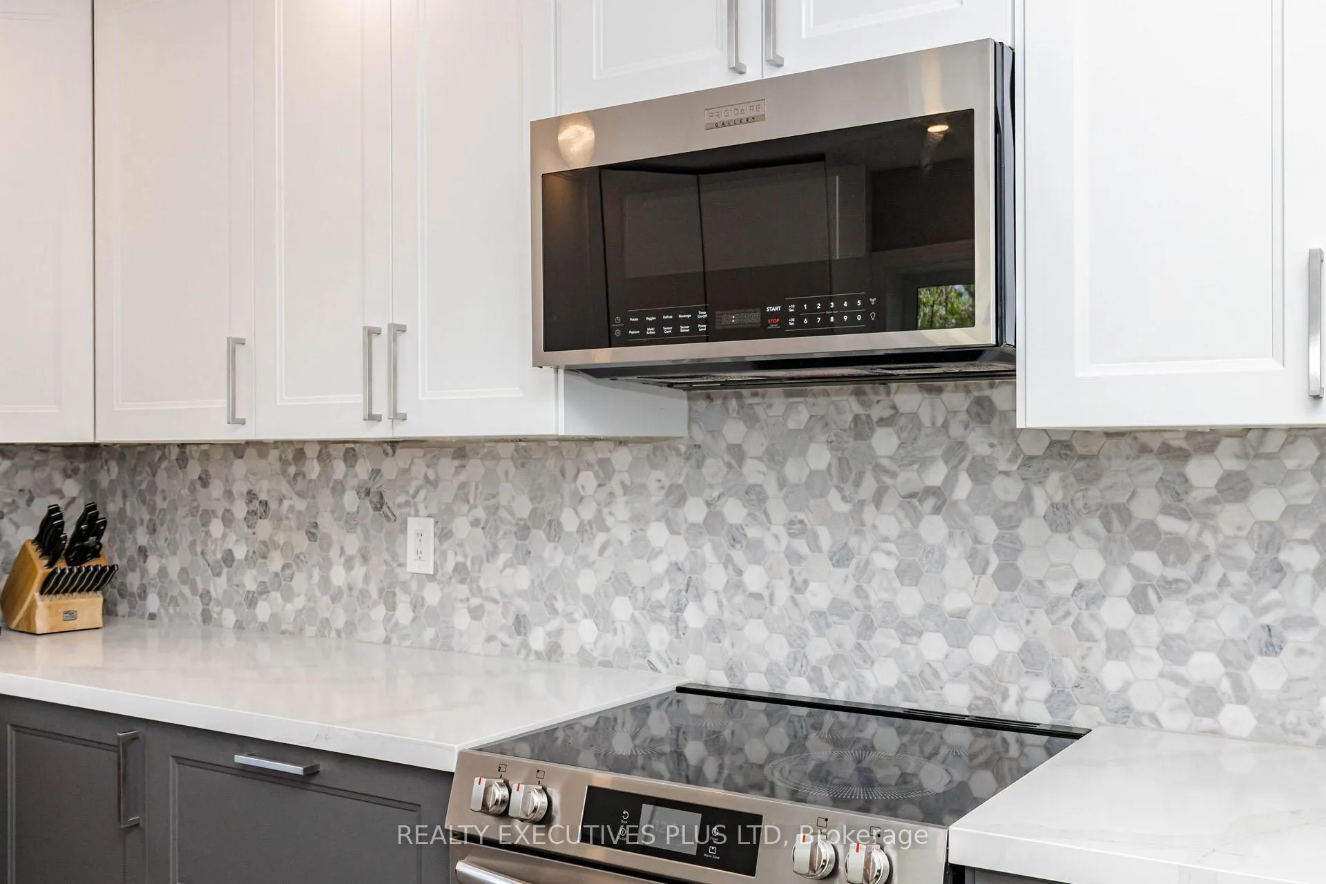 Photo 16 of 12 Maidstone Crescent, Brampton, Central Park — HOMEH