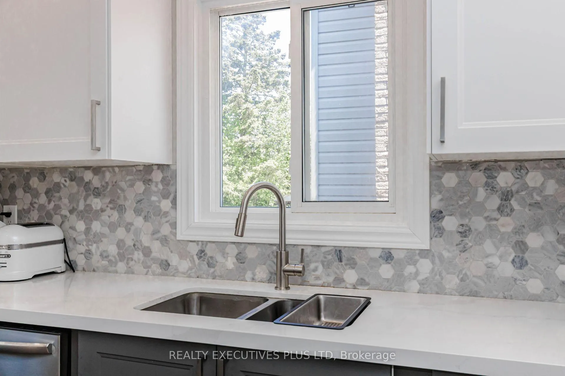 Photo 17 of 12 Maidstone Crescent, Brampton, Central Park — HOMEH