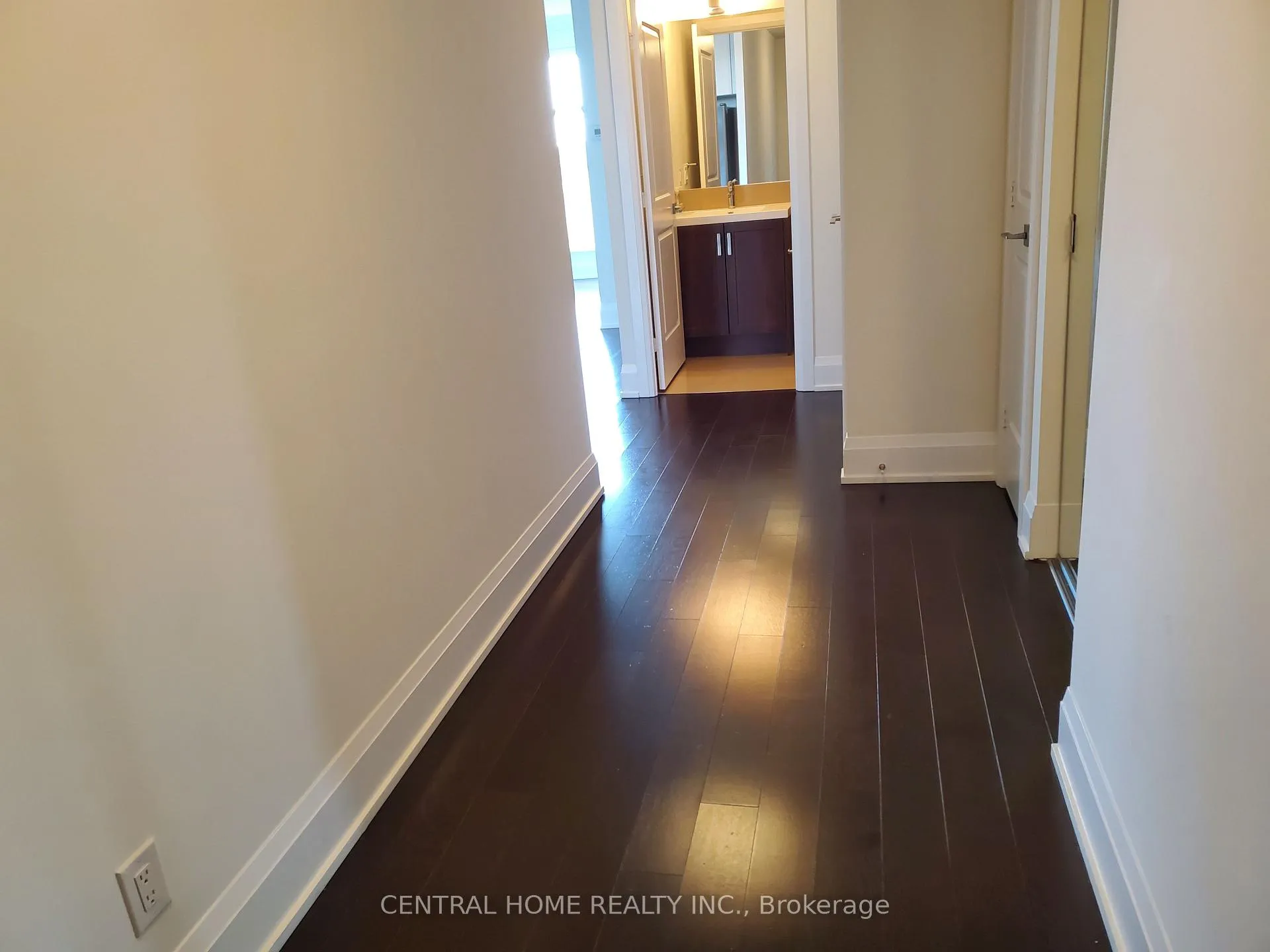 Photo 2 of Unit 825, 1 Old Mill Drive, Toronto, High Park-Swansea — HOMEH
