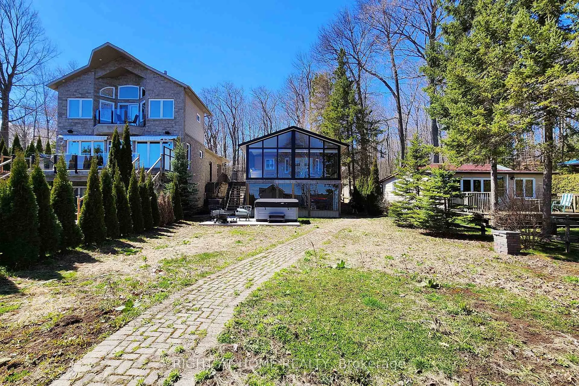 Photo 2 of 36 Hills Road, Kawartha Lakes, Bobcaygeon — HOMEH