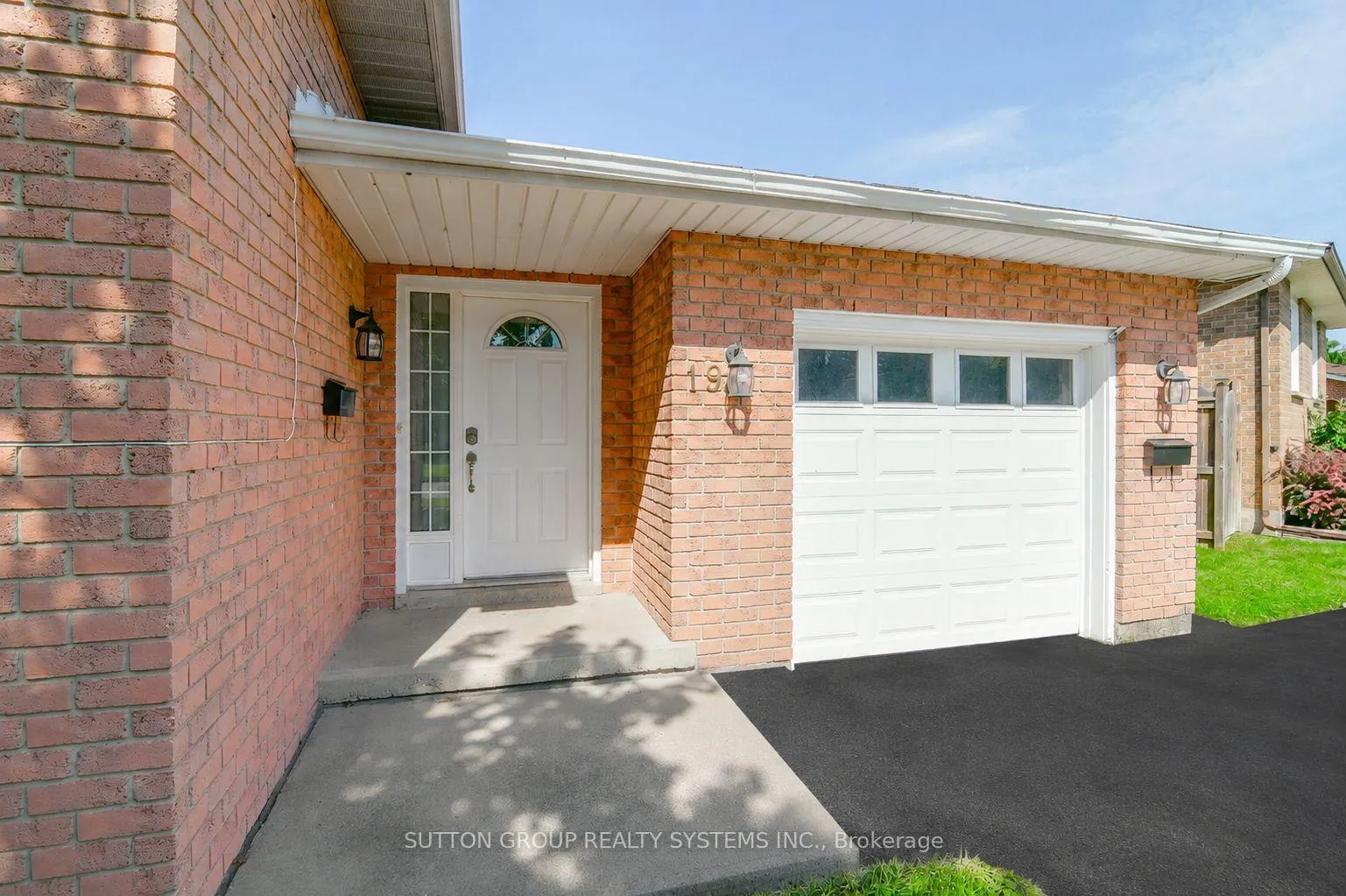 Photo 2 of 19 Lorraine Drive, Cambridge, Christopher-Champlain — HOMEH
