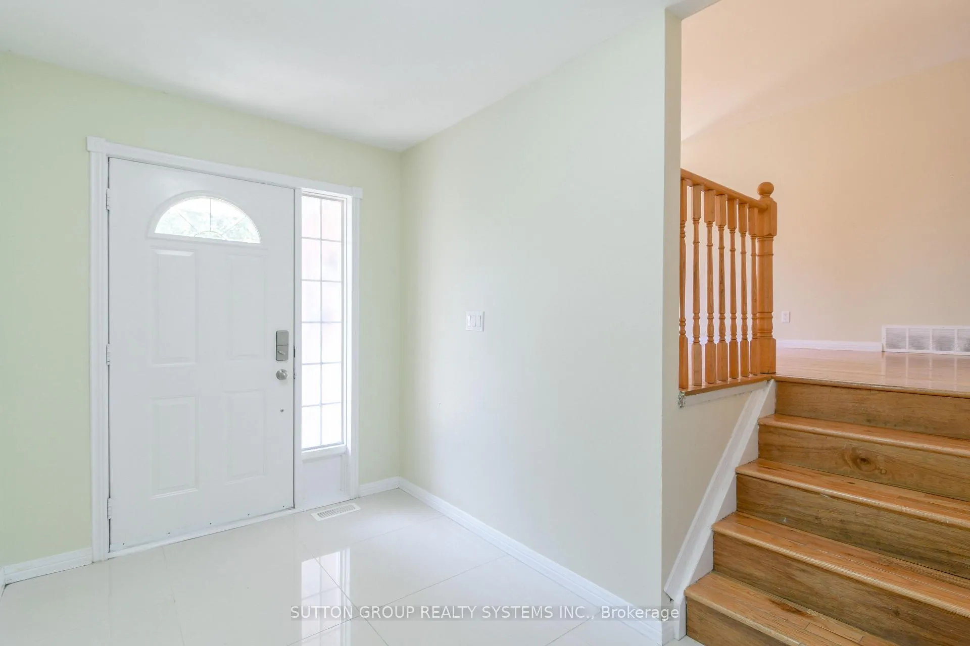 Photo 3 of 19 Lorraine Drive, Cambridge, Christopher-Champlain — HOMEH